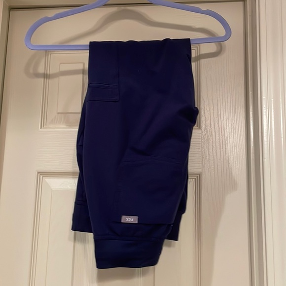 Figs Women's Joggers Scrub Pants in Navy Blue - Picture 1 of 2
